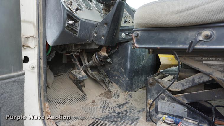 image for item DF1594 1994 Ford Aeromax L9000 semi truck