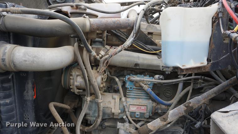 image for item DF1594 1994 Ford Aeromax L9000 semi truck