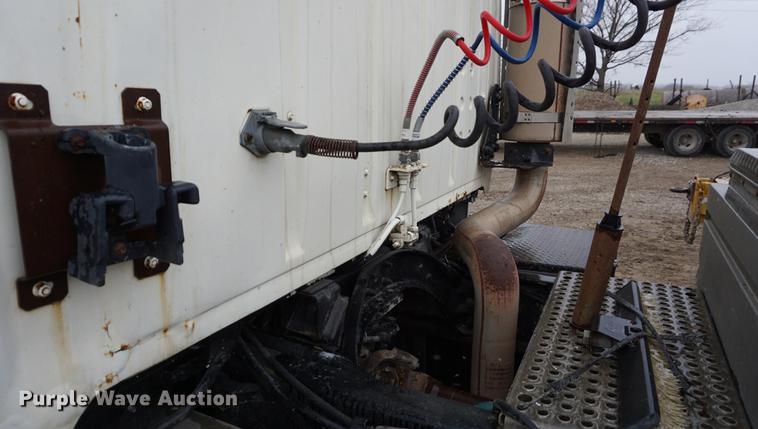 image for item DF1594 1994 Ford Aeromax L9000 semi truck