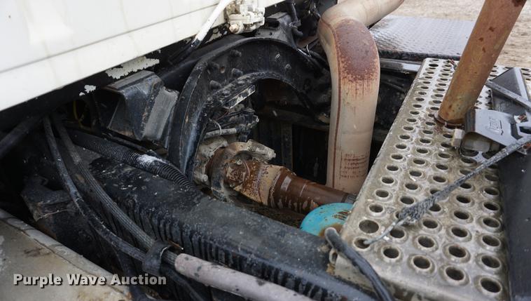 image for item DF1594 1994 Ford Aeromax L9000 semi truck