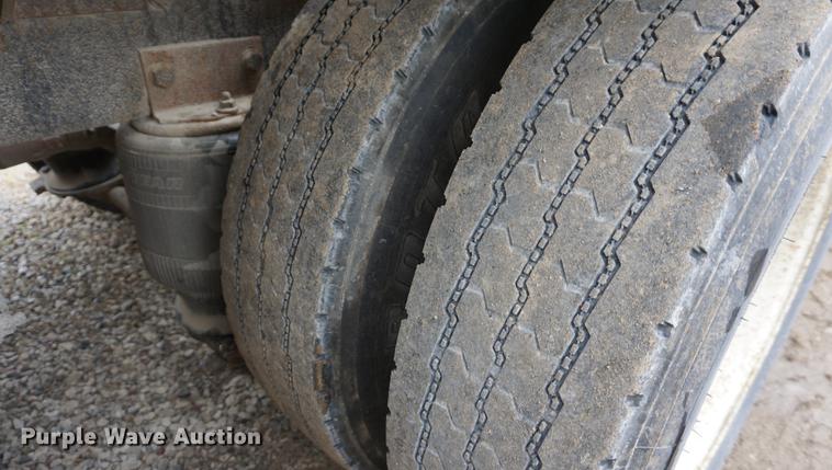 image for item DF1594 1994 Ford Aeromax L9000 semi truck