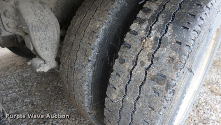 image for item DF1594 1994 Ford Aeromax L9000 semi truck