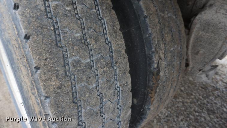 image for item DF1594 1994 Ford Aeromax L9000 semi truck