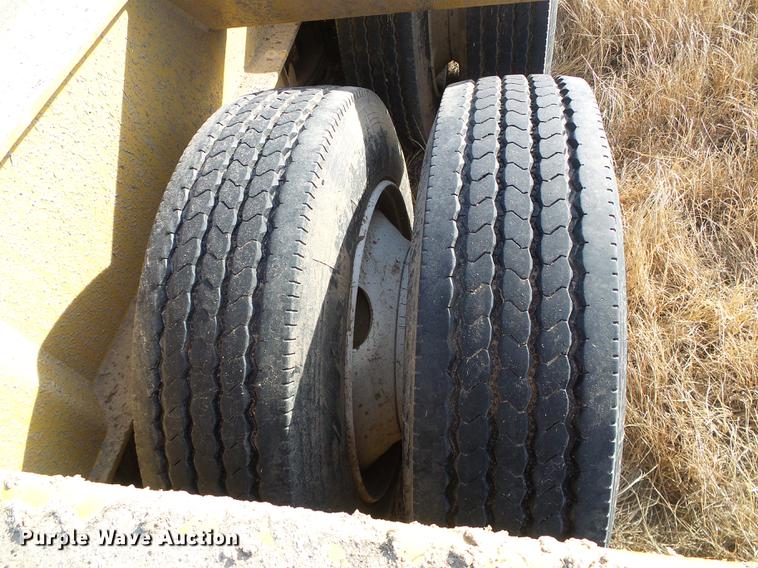 image for item DF2851 2016 Witzco Challenger RG-35 lowboy equipment trailer