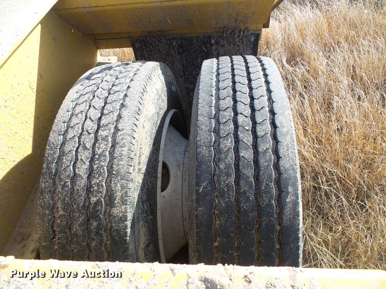 image for item DF2851 2016 Witzco Challenger RG-35 lowboy equipment trailer