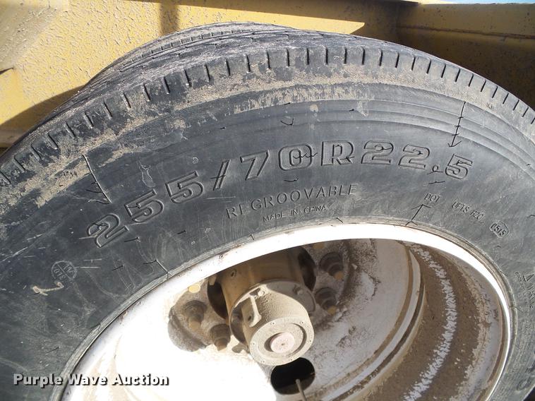 image for item DF2851 2016 Witzco Challenger RG-35 lowboy equipment trailer