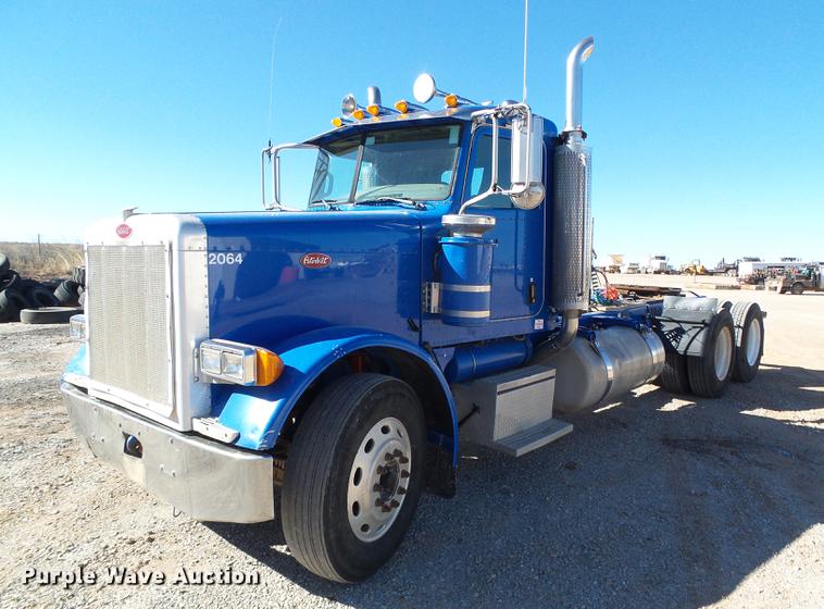 image for item DF2854 2006 Peterbilt 379 semi truck
