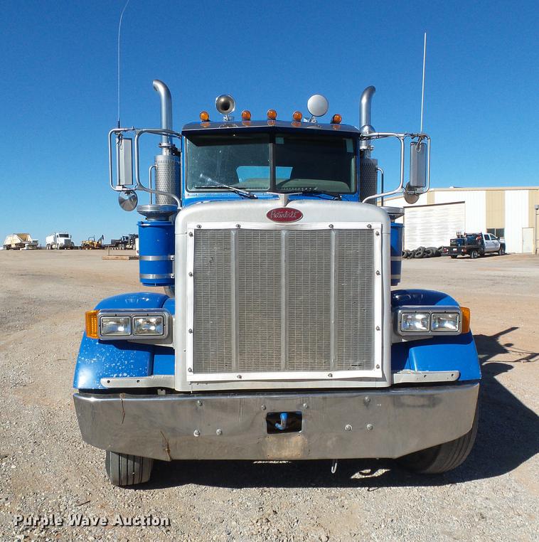 image for item DF2854 2006 Peterbilt 379 semi truck