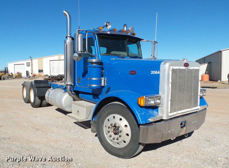 image for item DF2854 2006 Peterbilt 379 semi truck