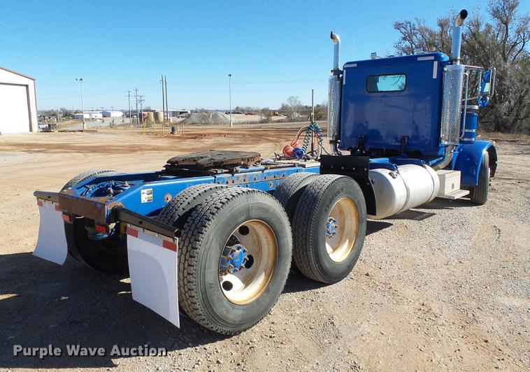 image for item DF2854 2006 Peterbilt 379 semi truck