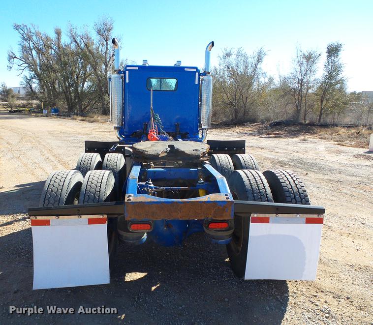 image for item DF2854 2006 Peterbilt 379 semi truck