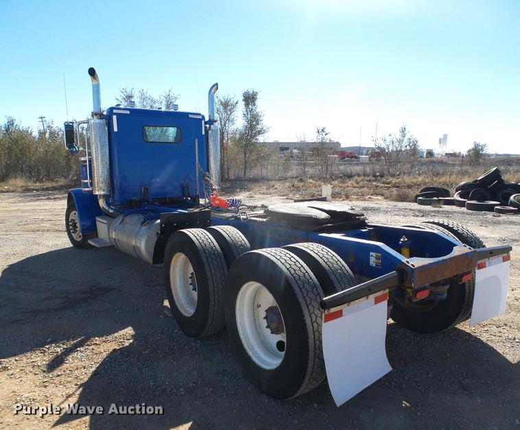 image for item DF2854 2006 Peterbilt 379 semi truck