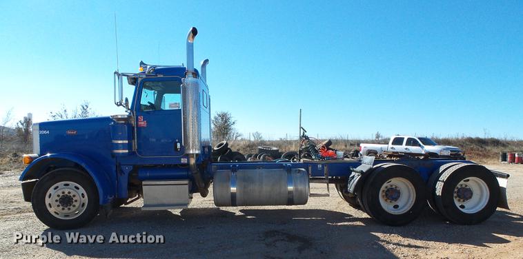 image for item DF2854 2006 Peterbilt 379 semi truck