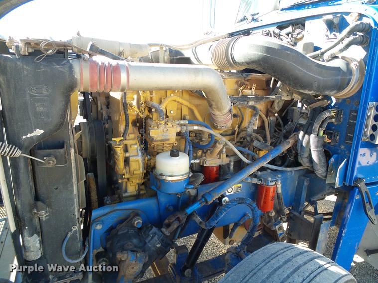 image for item DF2854 2006 Peterbilt 379 semi truck