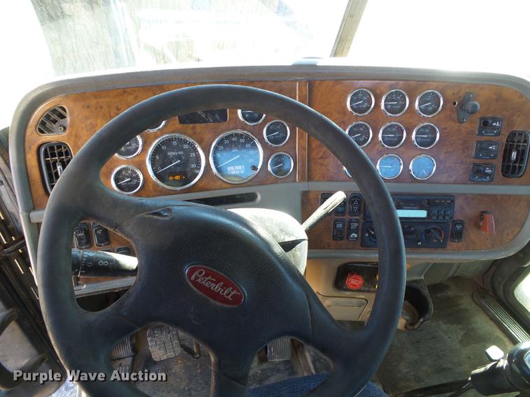 image for item DF2854 2006 Peterbilt 379 semi truck