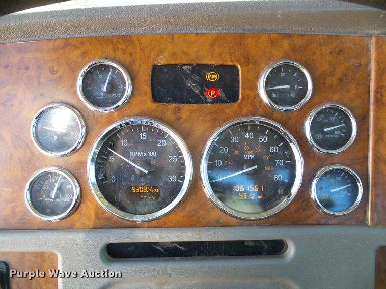 image for item DF2854 2006 Peterbilt 379 semi truck