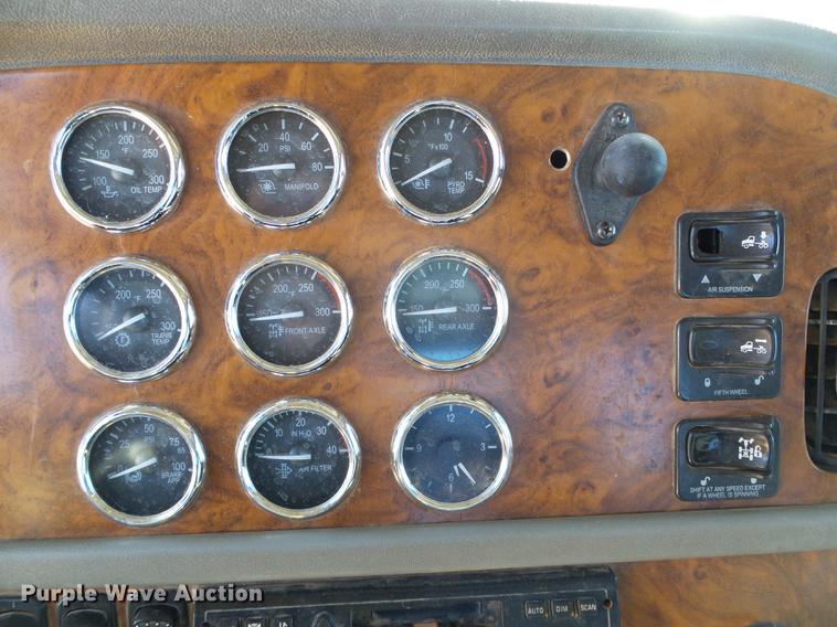 image for item DF2854 2006 Peterbilt 379 semi truck
