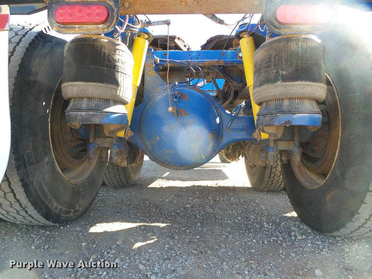 image for item DF2854 2006 Peterbilt 379 semi truck