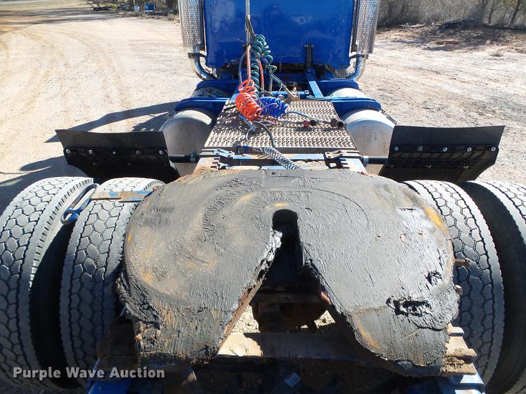 image for item DF2854 2006 Peterbilt 379 semi truck