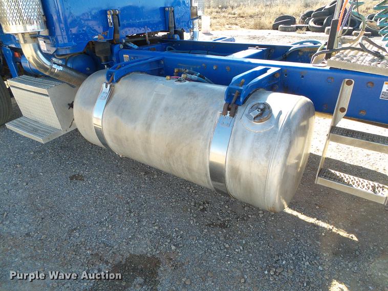 image for item DF2854 2006 Peterbilt 379 semi truck