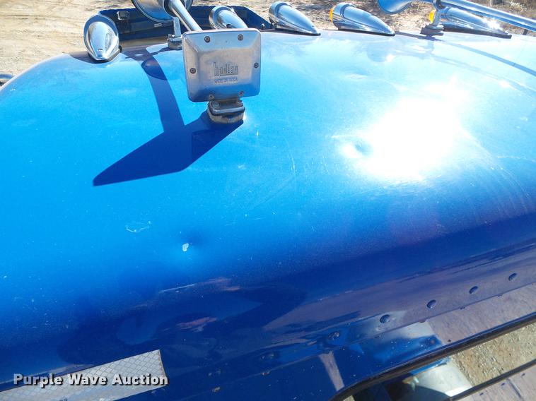 image for item DF2854 2006 Peterbilt 379 semi truck