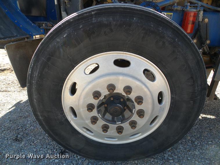 image for item DF2854 2006 Peterbilt 379 semi truck