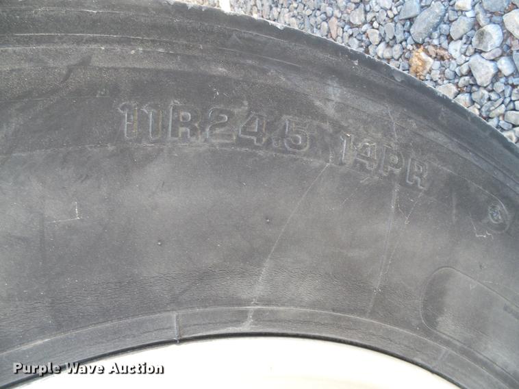 image for item DF2854 2006 Peterbilt 379 semi truck