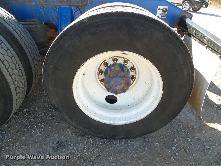 image for item DF2854 2006 Peterbilt 379 semi truck