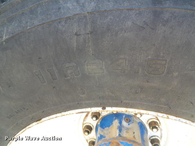 image for item DF2854 2006 Peterbilt 379 semi truck