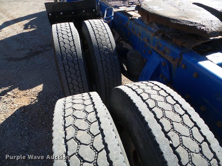 image for item DF2854 2006 Peterbilt 379 semi truck