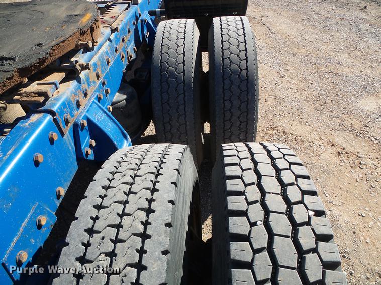 image for item DF2854 2006 Peterbilt 379 semi truck