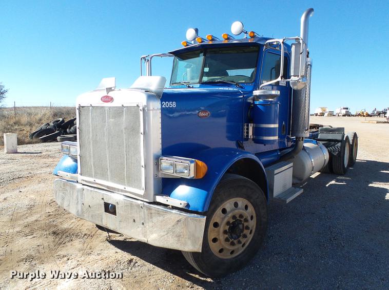 image for item DF2856 2005 Peterbilt 379 semi truck