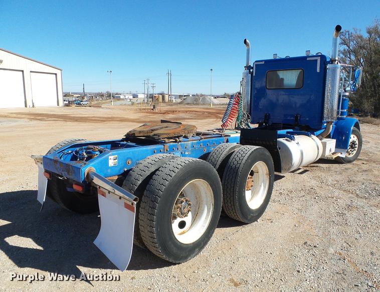 image for item DF2856 2005 Peterbilt 379 semi truck
