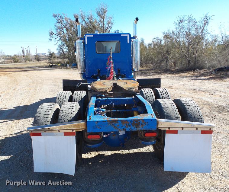 image for item DF2856 2005 Peterbilt 379 semi truck