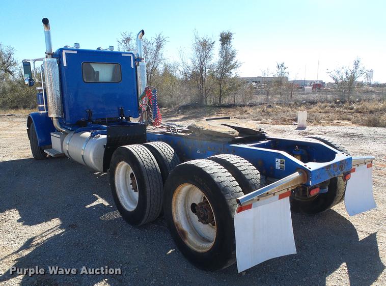 image for item DF2856 2005 Peterbilt 379 semi truck