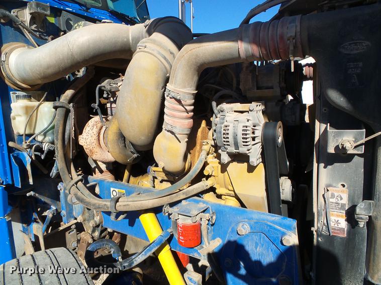 image for item DF2856 2005 Peterbilt 379 semi truck