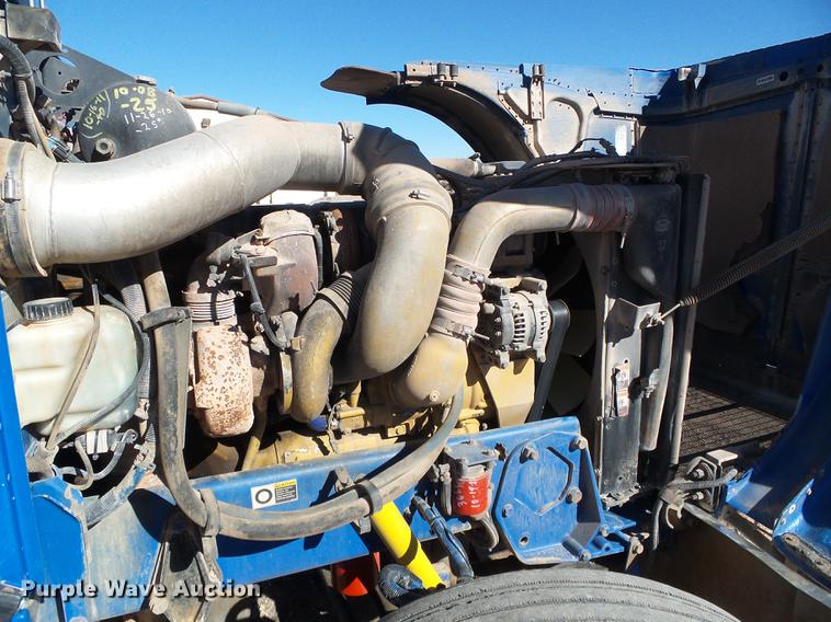 image for item DF2856 2005 Peterbilt 379 semi truck