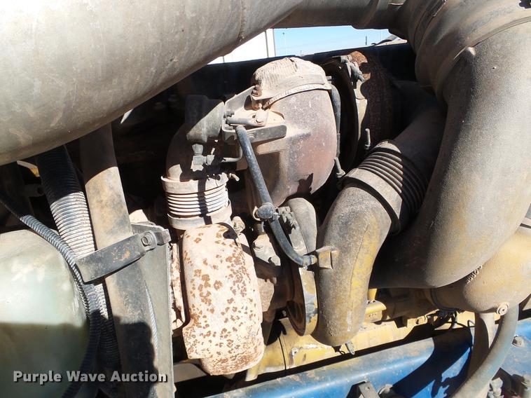 image for item DF2856 2005 Peterbilt 379 semi truck