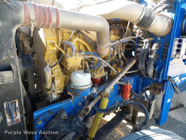 image for item DF2856 2005 Peterbilt 379 semi truck