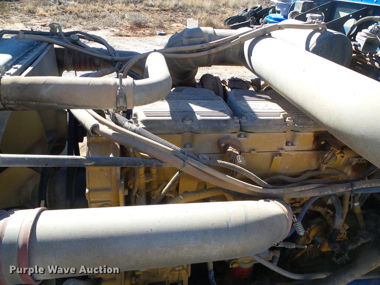 image for item DF2856 2005 Peterbilt 379 semi truck