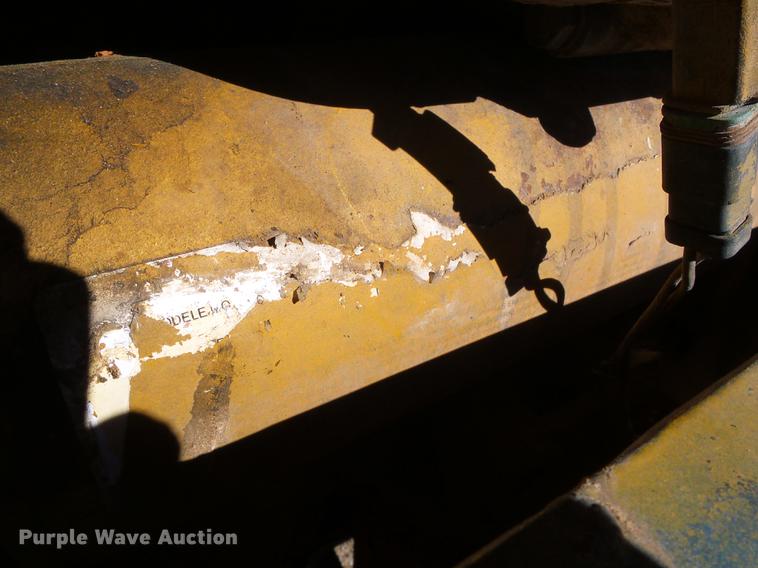 image for item DF2856 2005 Peterbilt 379 semi truck