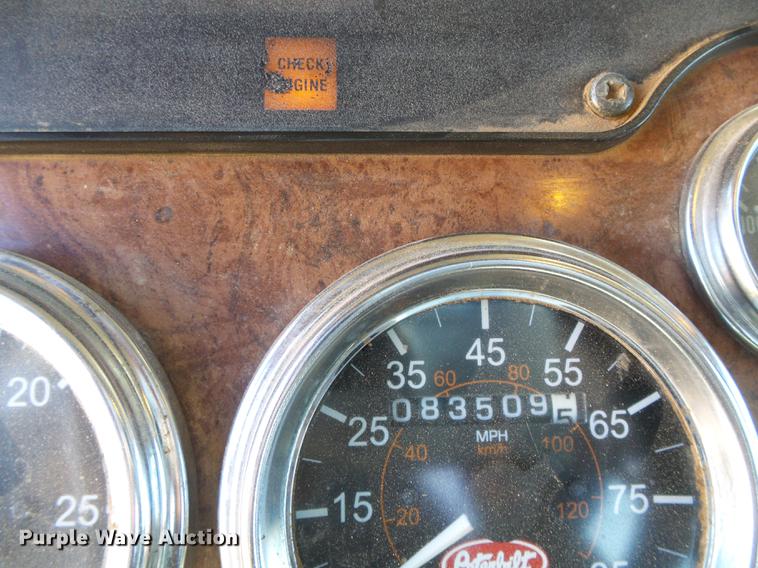 image for item DF2856 2005 Peterbilt 379 semi truck