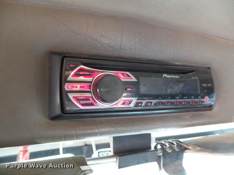 image for item DF2856 2005 Peterbilt 379 semi truck