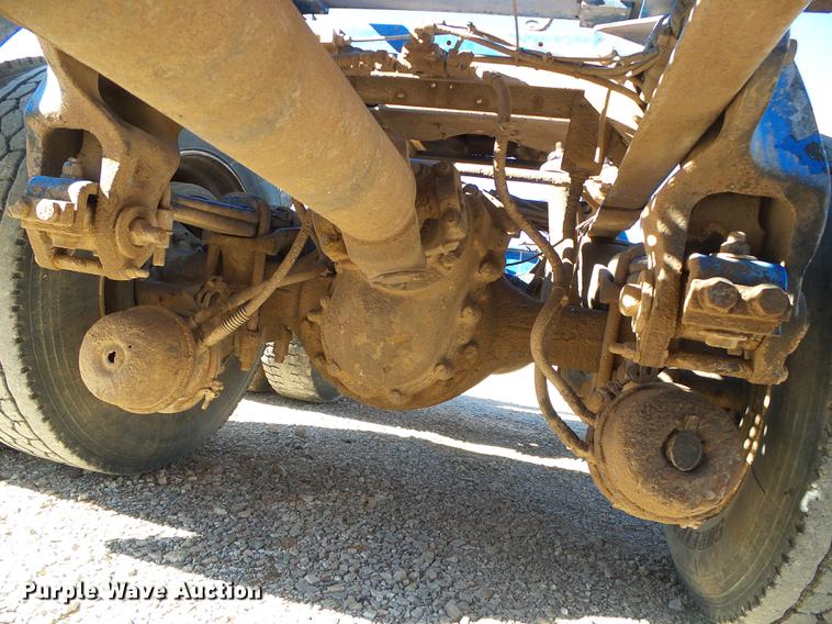 image for item DF2856 2005 Peterbilt 379 semi truck