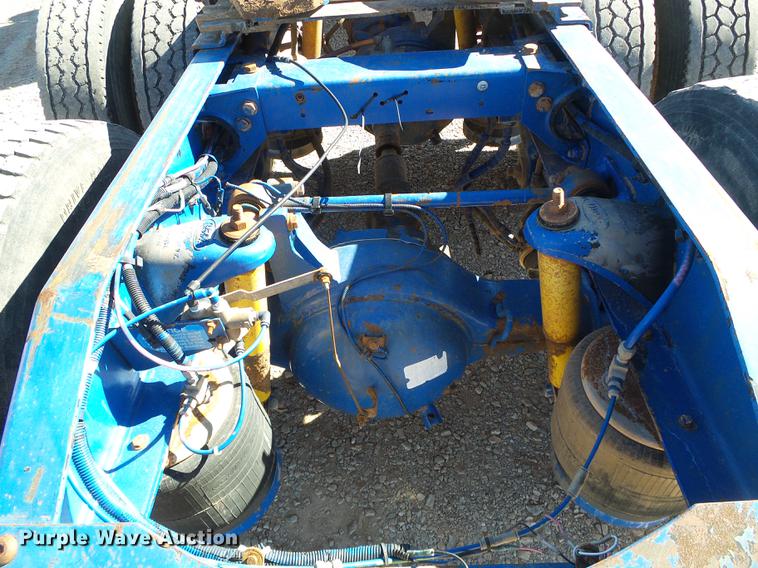 image for item DF2856 2005 Peterbilt 379 semi truck