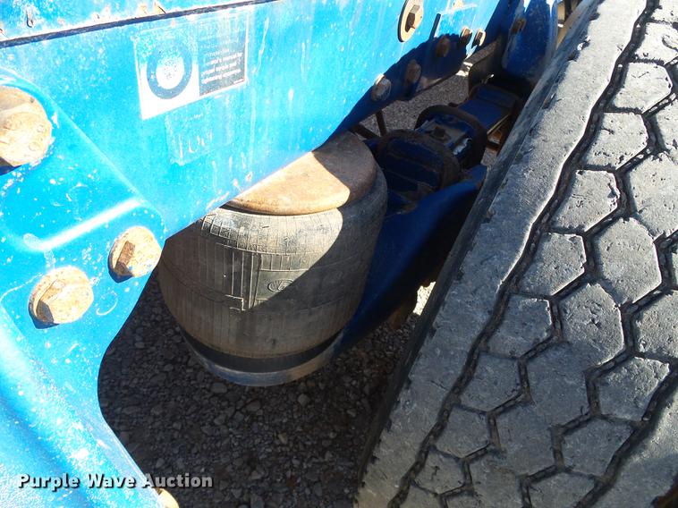 image for item DF2856 2005 Peterbilt 379 semi truck