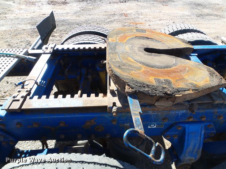 image for item DF2856 2005 Peterbilt 379 semi truck