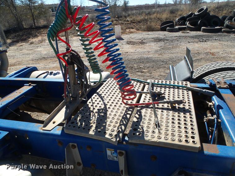 image for item DF2856 2005 Peterbilt 379 semi truck