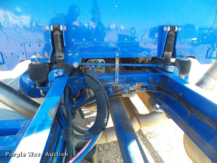 image for item DF2856 2005 Peterbilt 379 semi truck