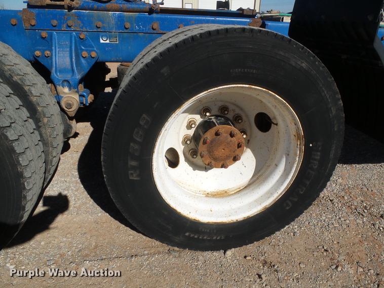 image for item DF2856 2005 Peterbilt 379 semi truck